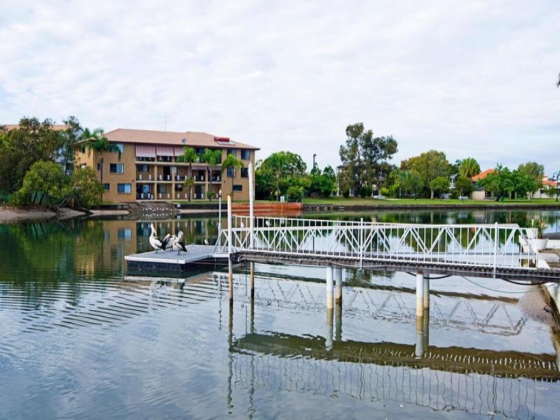 2/48 Vaggelas Crescent, Biggera Waters QLD 4216