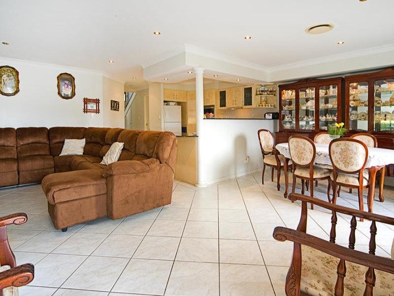 2/48 Vaggelas Crescent, Biggera Waters QLD 4216