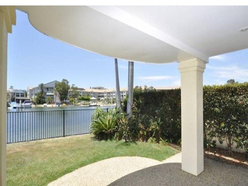 2/48 Vaggelas Crescent, Biggera Waters QLD 4216