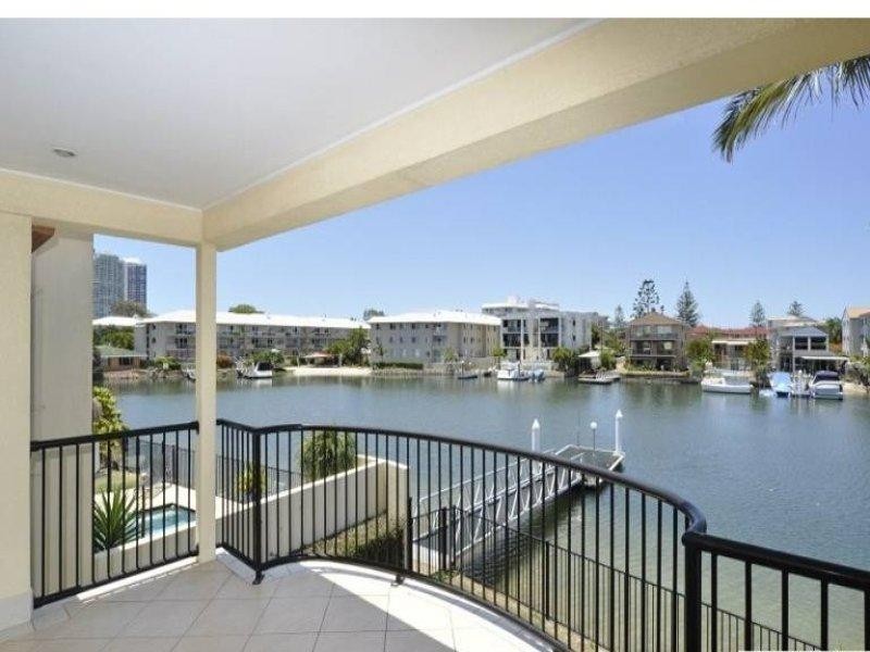 2/48 Vaggelas Crescent, Biggera Waters QLD 4216