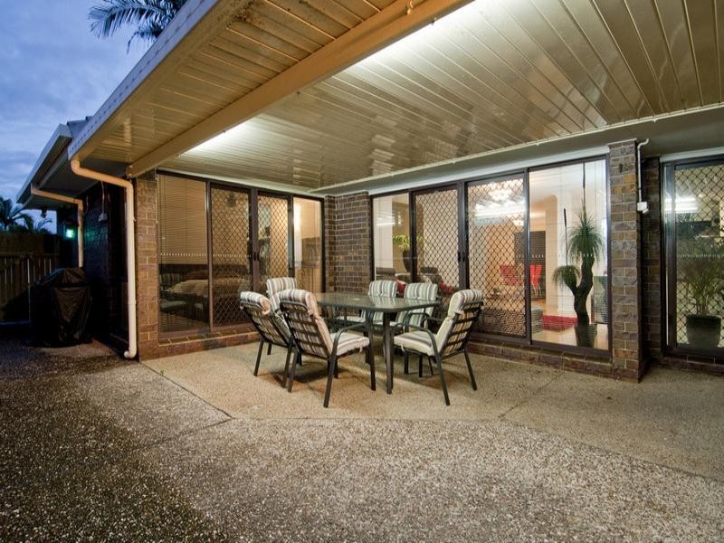 9 Waranga Way, Coombabah QLD 4216