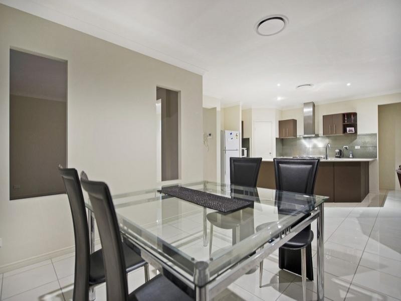 27 Rhodium Crescent, Hope Island QLD 4212