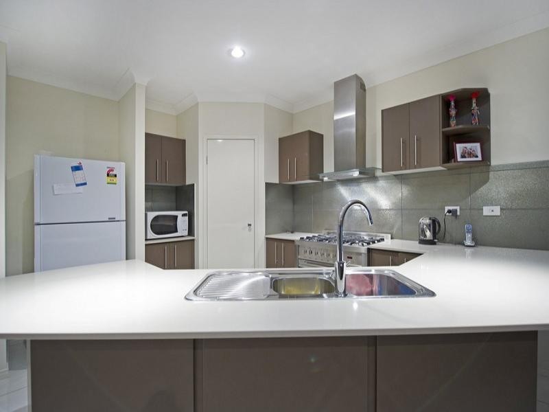 27 Rhodium Crescent, Hope Island QLD 4212