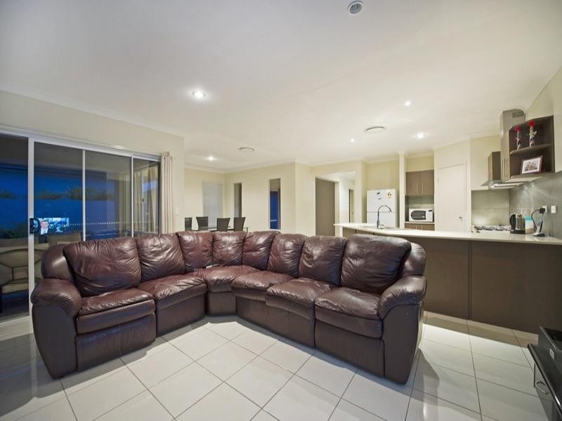 27 Rhodium Crescent, Hope Island QLD 4212