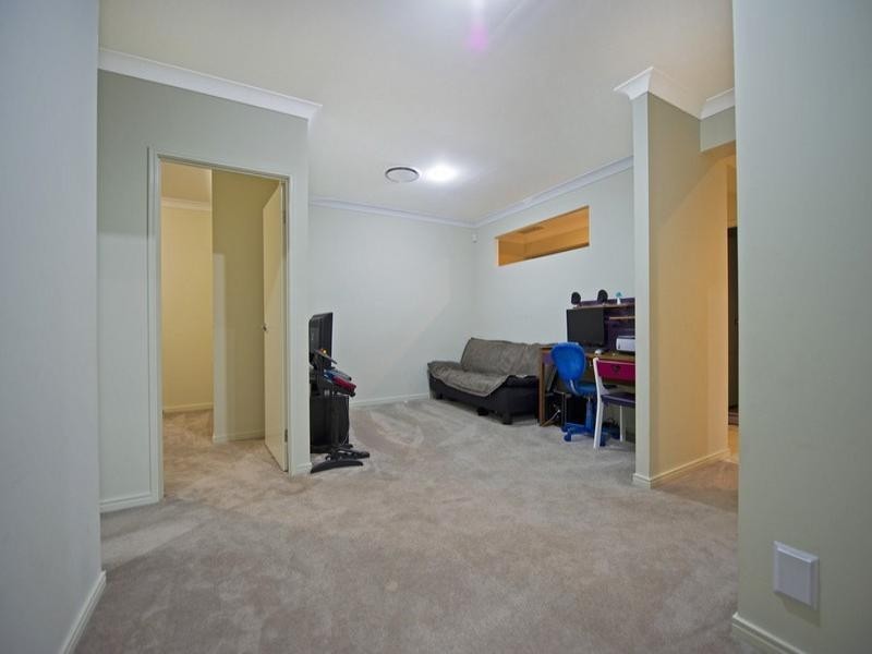 27 Rhodium Crescent, Hope Island QLD 4212