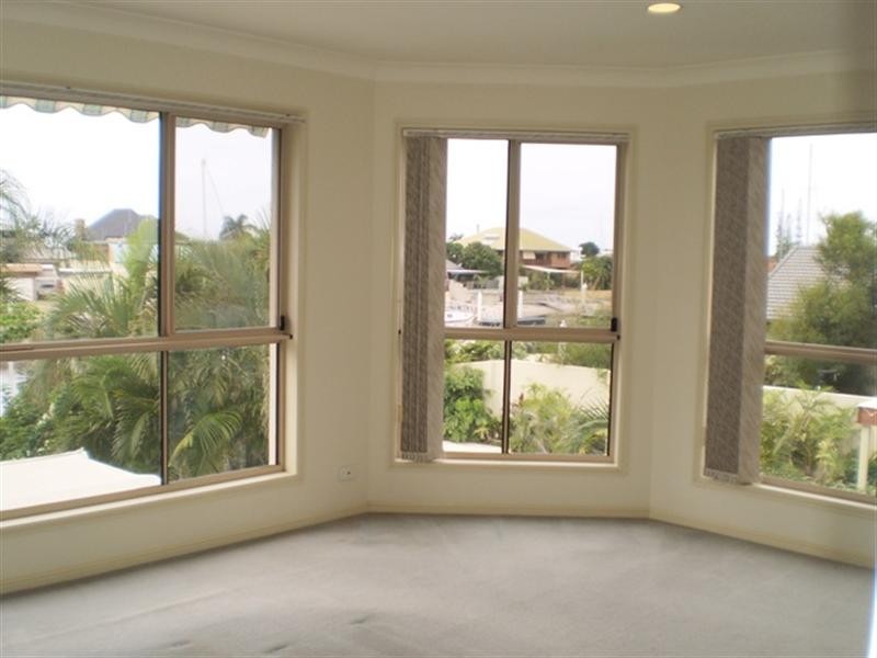 2/45 Markham Avenue, Runaway Bay QLD 4216