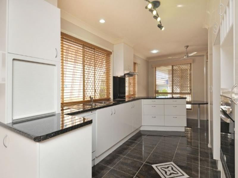 27 Numbat Court West, Coombabah QLD 4216