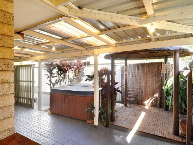 27 Numbat Court West, Coombabah QLD 4216