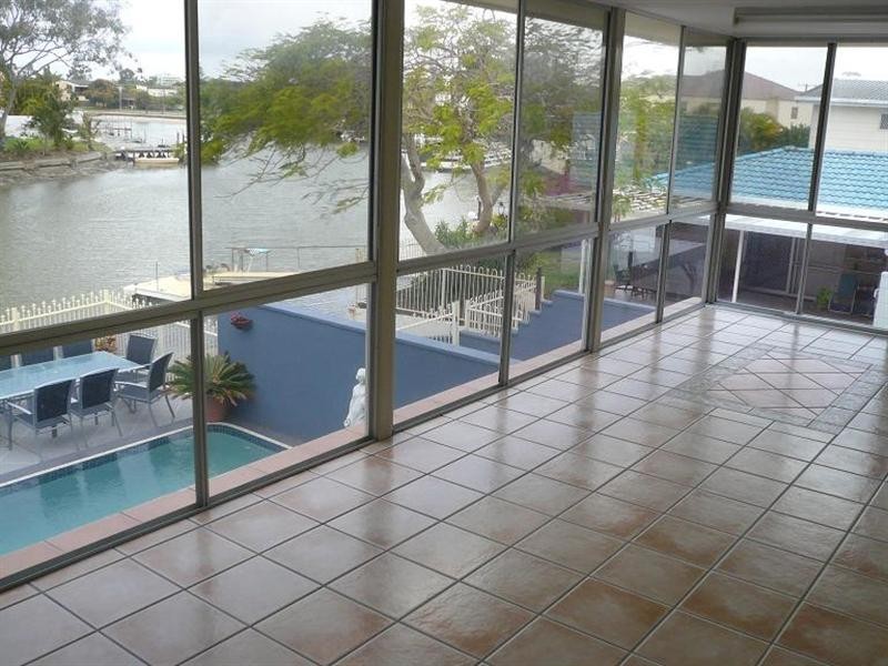 2/5 Perry Place, Biggera Waters QLD 4216