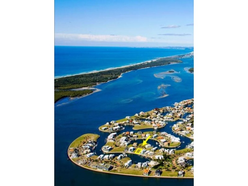 14 Royal Albert Crescent, Paradise Point QLD 4216