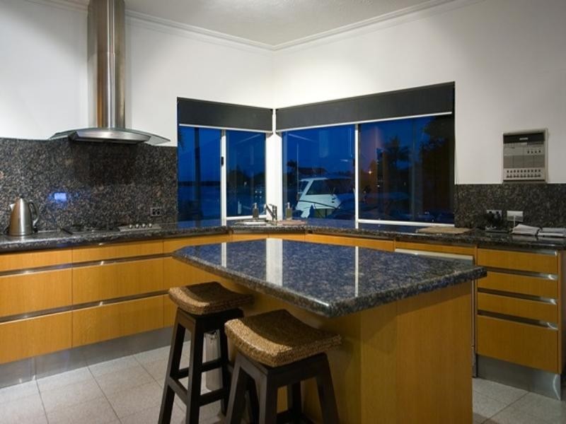 8 Goroka Place, Runaway Bay QLD 4216