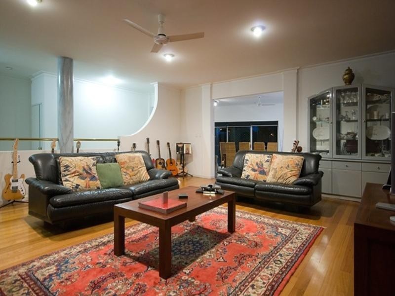 8 Goroka Place, Runaway Bay QLD 4216