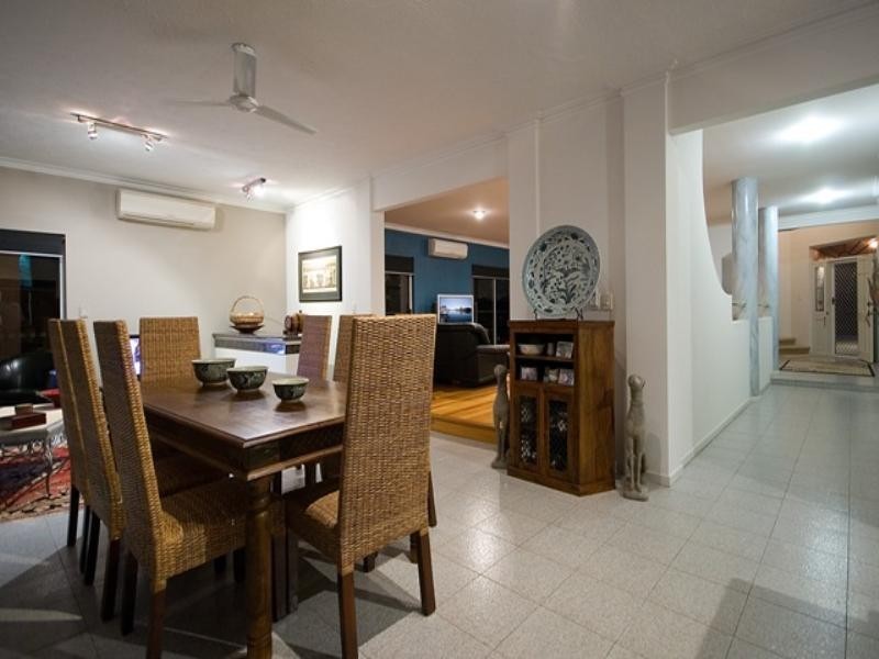 8 Goroka Place, Runaway Bay QLD 4216