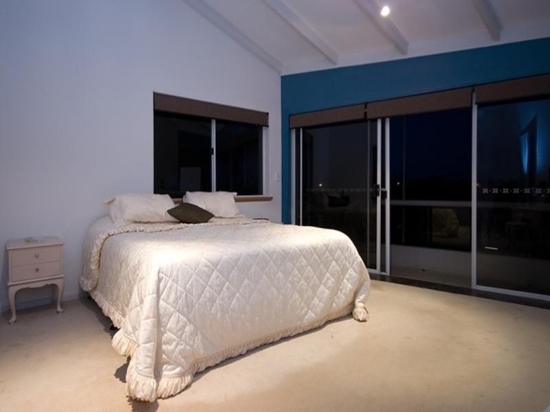 8 Goroka Place, Runaway Bay QLD 4216