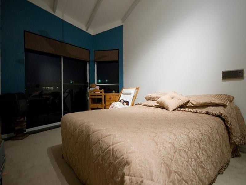 8 Goroka Place, Runaway Bay QLD 4216