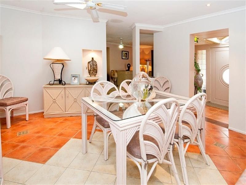 13 Armidale Crescent, Helensvale QLD 4212