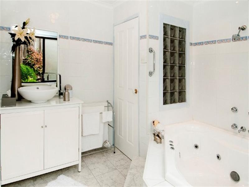 13 Armidale Crescent, Helensvale QLD 4212