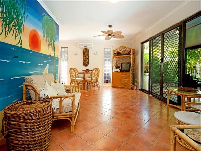 13 Armidale Crescent, Helensvale QLD 4212