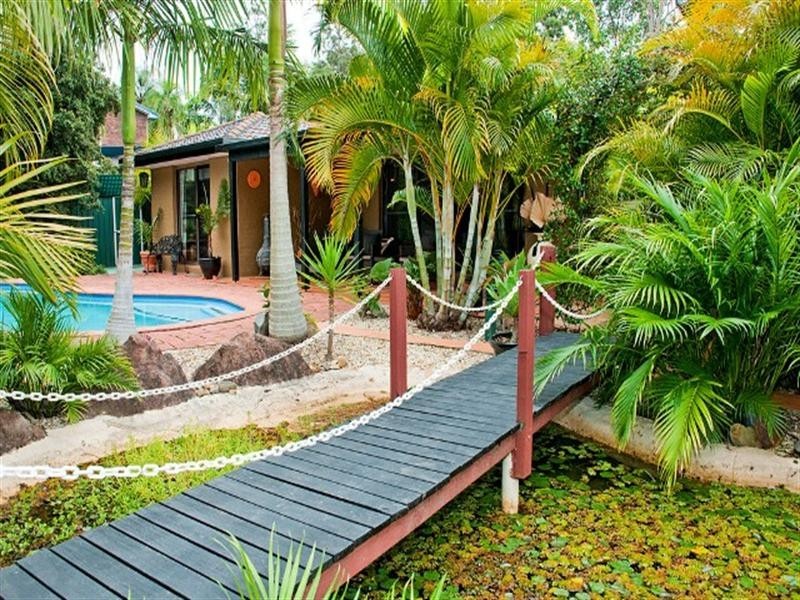 13 Armidale Crescent, Helensvale QLD 4212