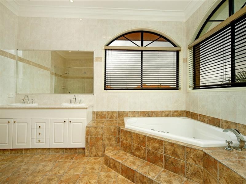 33 Champagne Boulevard, Hope Island QLD 4212