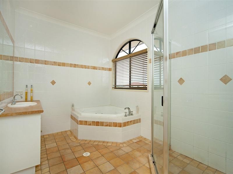 33 Champagne Boulevard, Hope Island QLD 4212