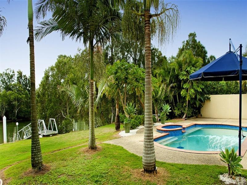 33 Champagne Boulevard, Hope Island QLD 4212