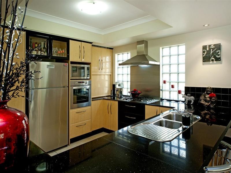 21 Calmwater Crescent, Hope Island QLD 4212