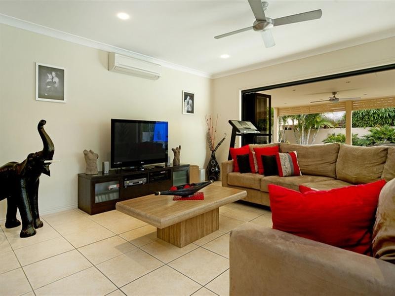 21 Calmwater Crescent, Hope Island QLD 4212