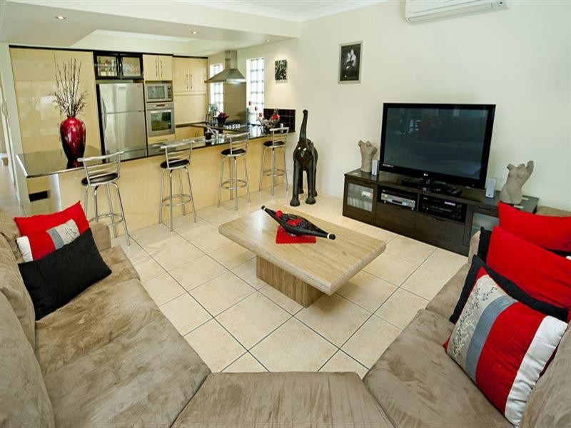 21 Calmwater Crescent, Hope Island QLD 4212