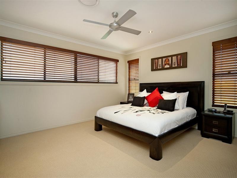 21 Calmwater Crescent, Hope Island QLD 4212
