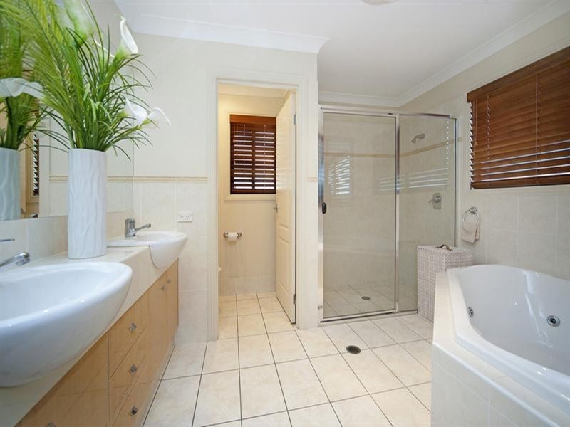 21 Calmwater Crescent, Hope Island QLD 4212