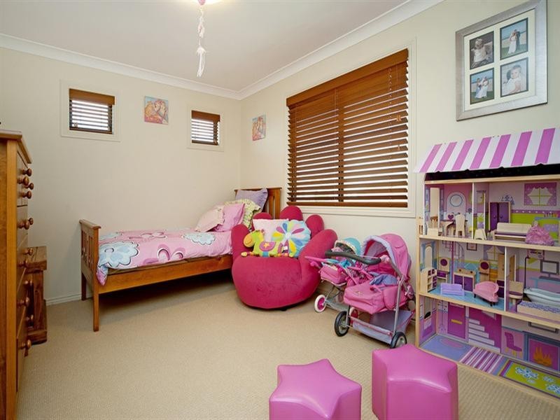 21 Calmwater Crescent, Hope Island QLD 4212