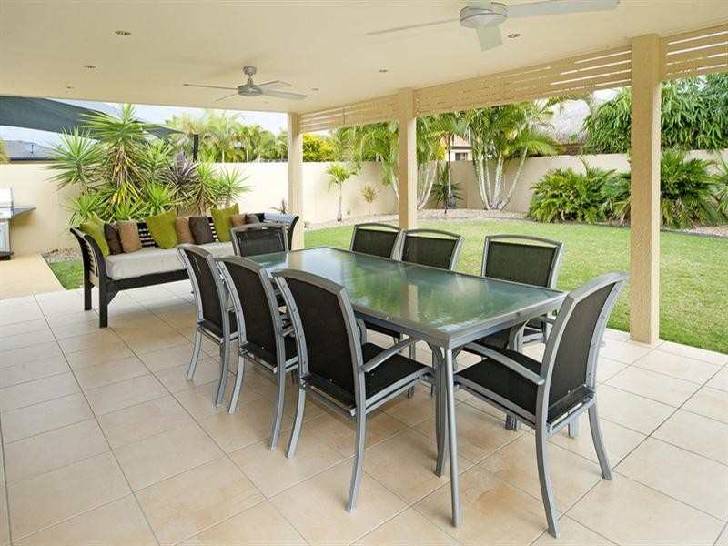 21 Calmwater Crescent, Hope Island QLD 4212