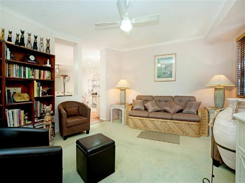 13 Armidale Crescent, Helensvale QLD 4212