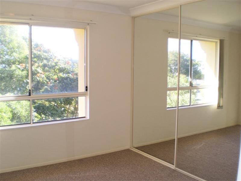 8/12 Oleander Avenue, Biggera Waters QLD 4216