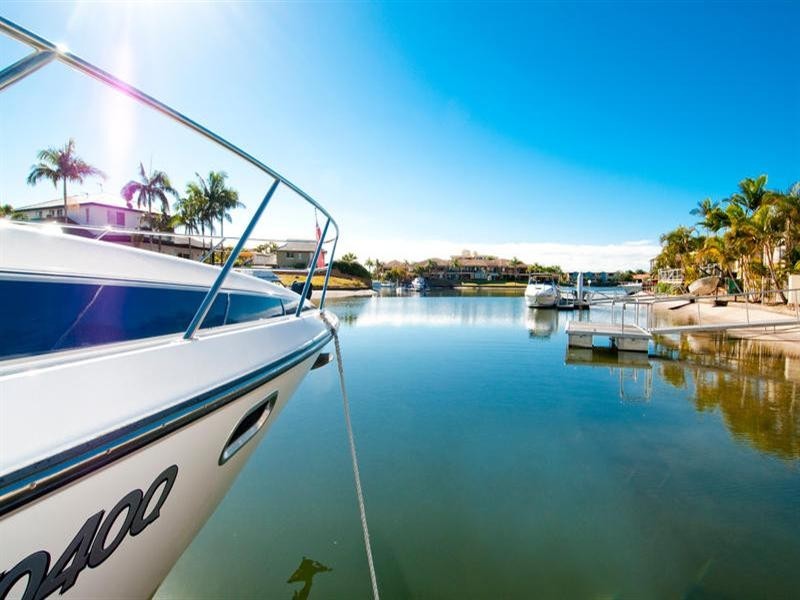 10 Folkstone Place, Runaway Bay QLD 4216