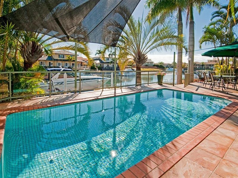 10 Folkstone Place, Runaway Bay QLD 4216