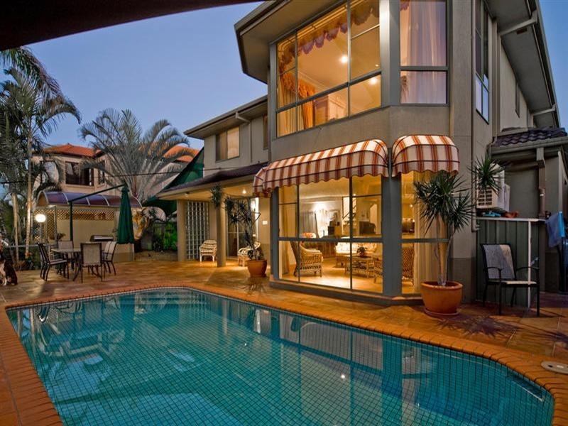 10 Folkstone Place, Runaway Bay QLD 4216