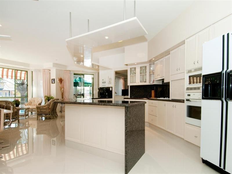 10 Folkstone Place, Runaway Bay QLD 4216