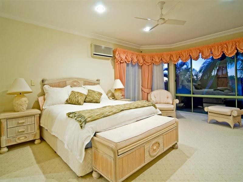10 Folkstone Place, Runaway Bay QLD 4216
