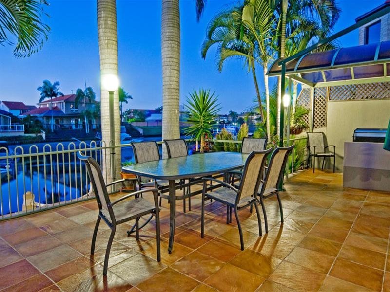 10 Folkstone Place, Runaway Bay QLD 4216