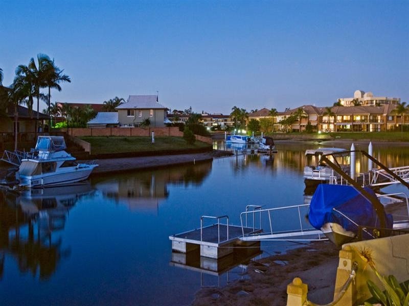 10 Folkstone Place, Runaway Bay QLD 4216