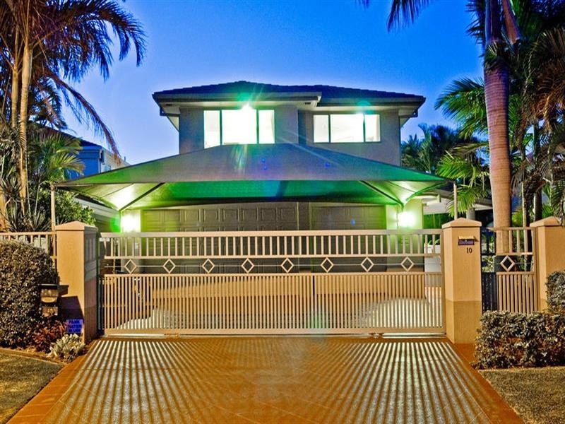 10 Folkstone Place, Runaway Bay QLD 4216