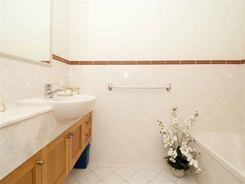 30 John Lund Drive, Hope Island QLD 4212