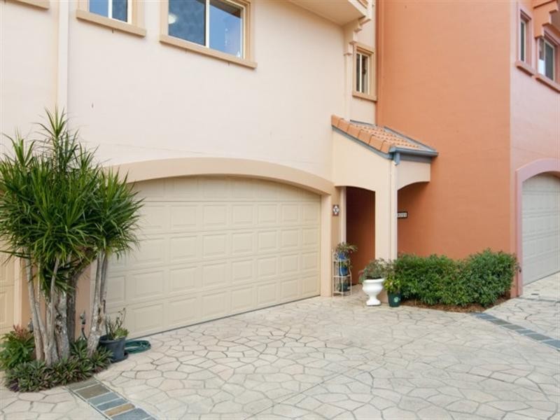 30 John Lund Drive, Hope Island QLD 4212