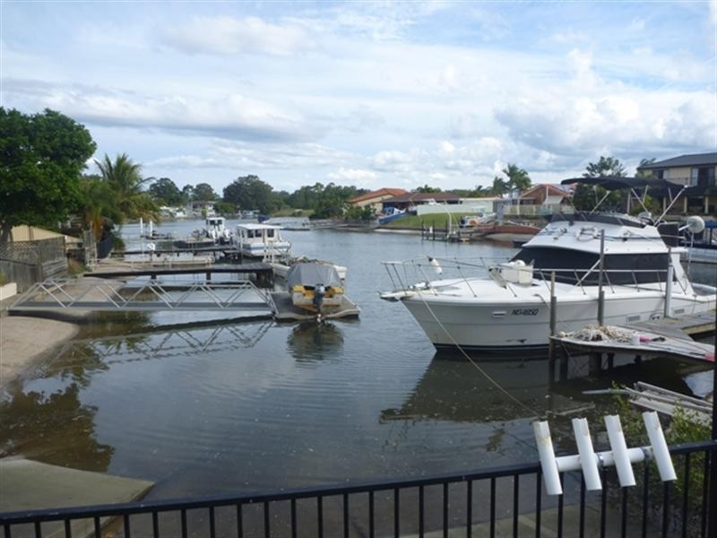 6 Thompson Street, Biggera Waters QLD 4216