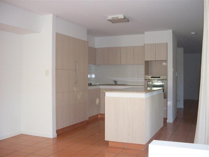 2/29 Nankeen Avenue, Paradise Point QLD 4216