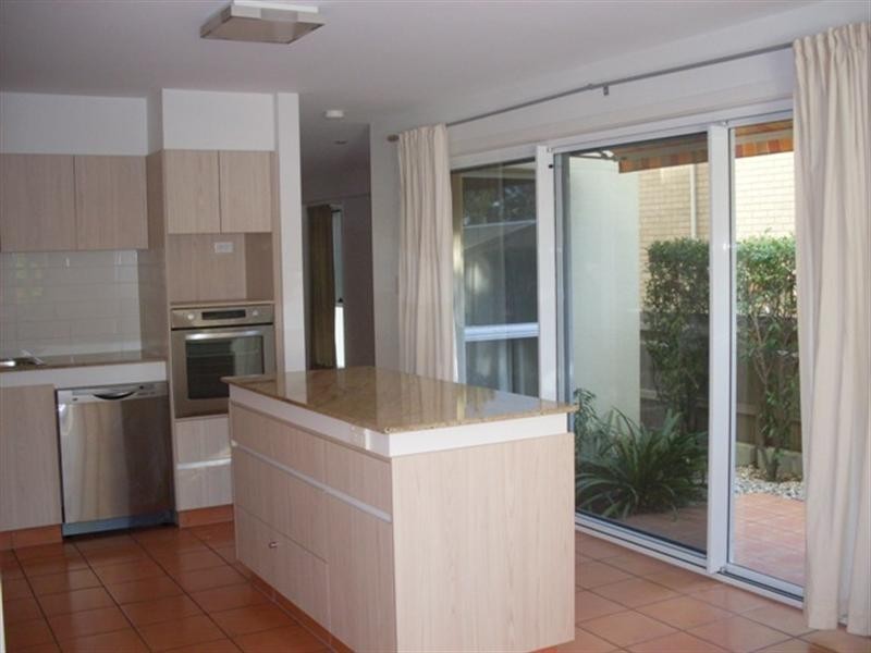 2/29 Nankeen Avenue, Paradise Point QLD 4216