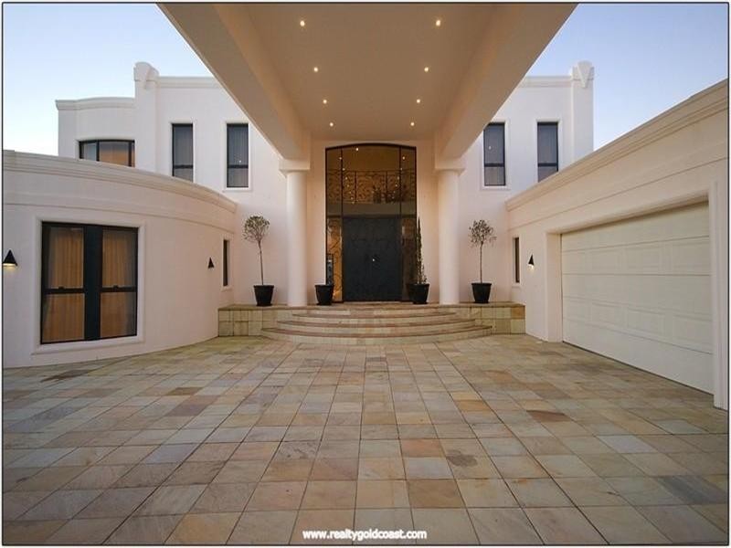 Sovereign Islands QLD 4216