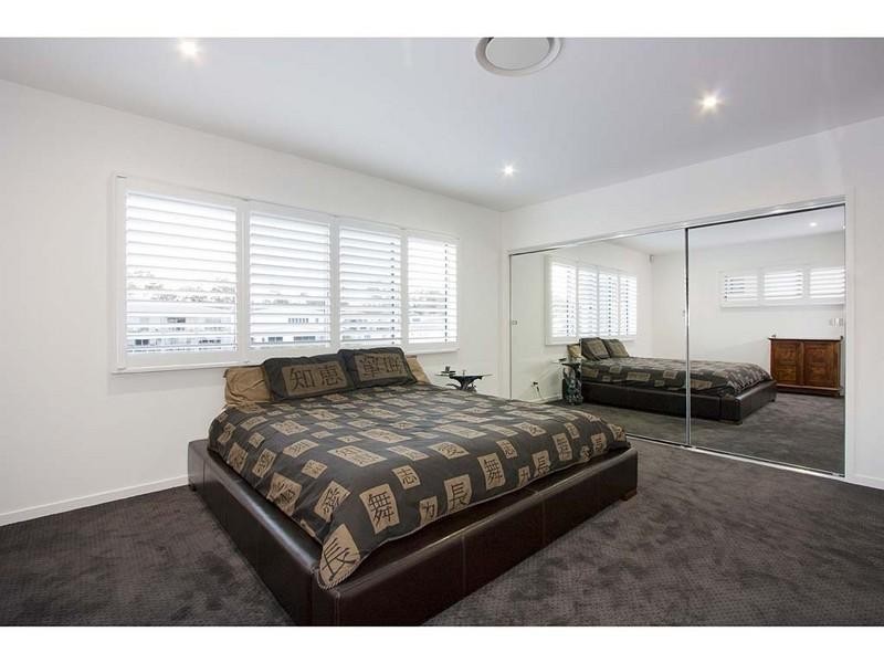 13 North Quay Drive, Biggera Waters QLD 4216